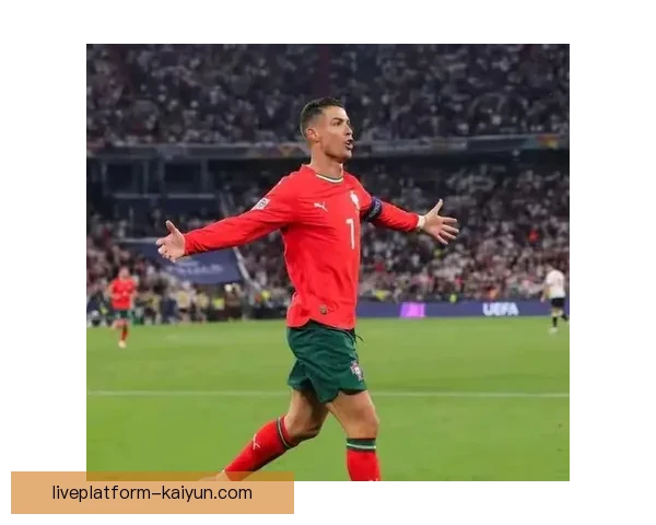 C罗在意甲赛季表现稳健，助力球队争夺冠军之路分析