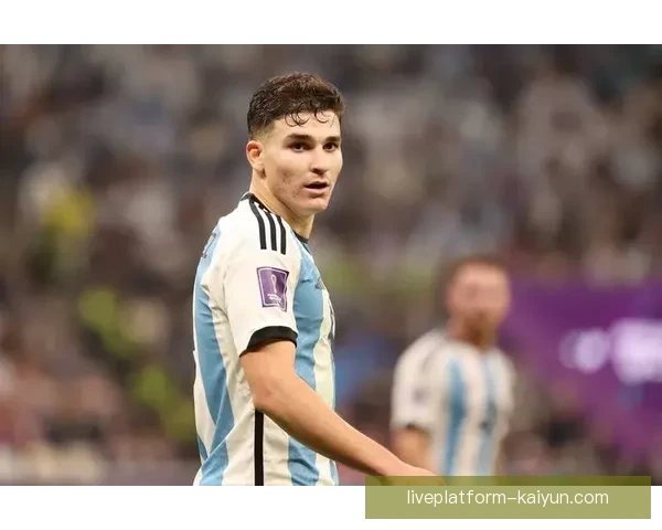 阿尔瓦雷斯多面锋线属性展现全面进攻能力